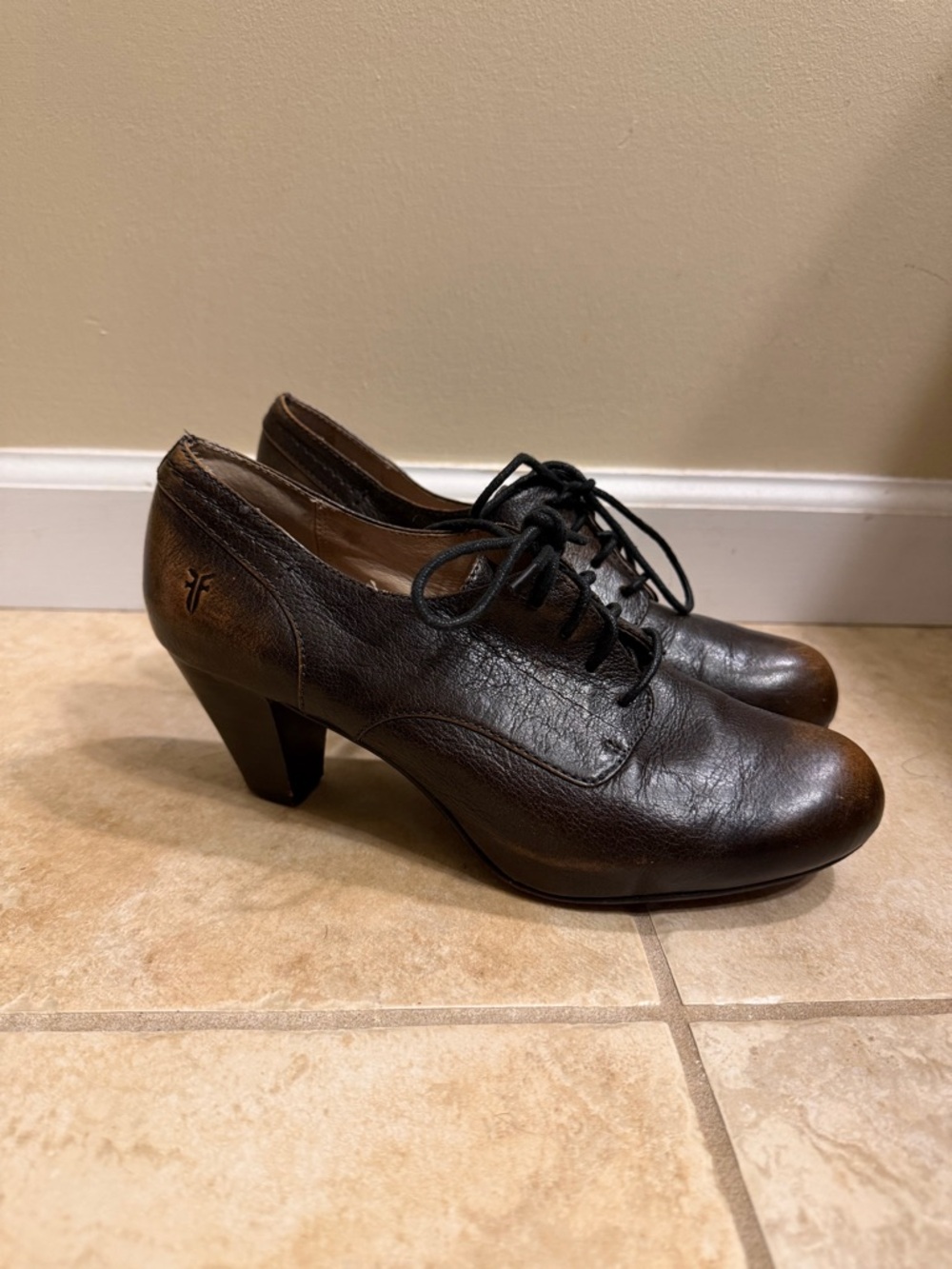 Frye Lois lace up heeled oxford booties